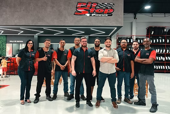 Equipe da Pit Stop Center Car na nova estrutura